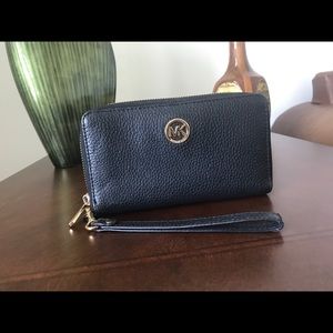 Black Michael Kors Wristlet Wallet